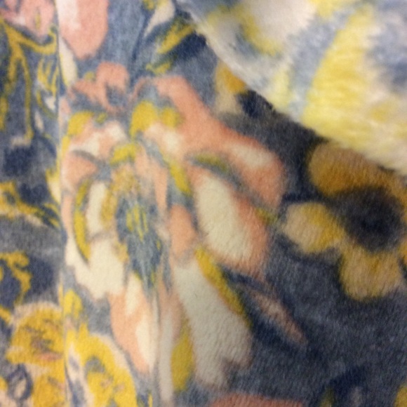 LC Lauren Conrad ruffle shoulder top - Picture 2 of 4